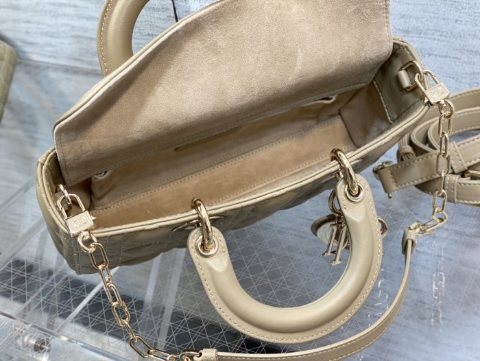 Handbag  Dior size  26*6*14 cm