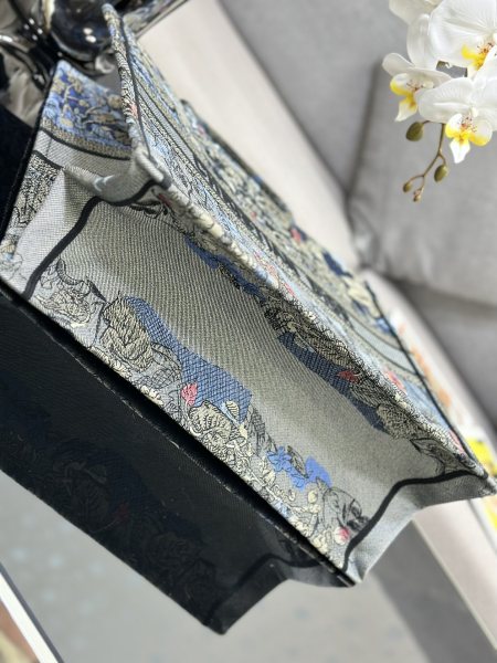  Handbag  Dior M1286 size 42 x 35 x 18.5 cm