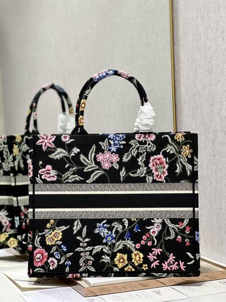 Handbag  Dior 1286 size 42×35×18.5 cm