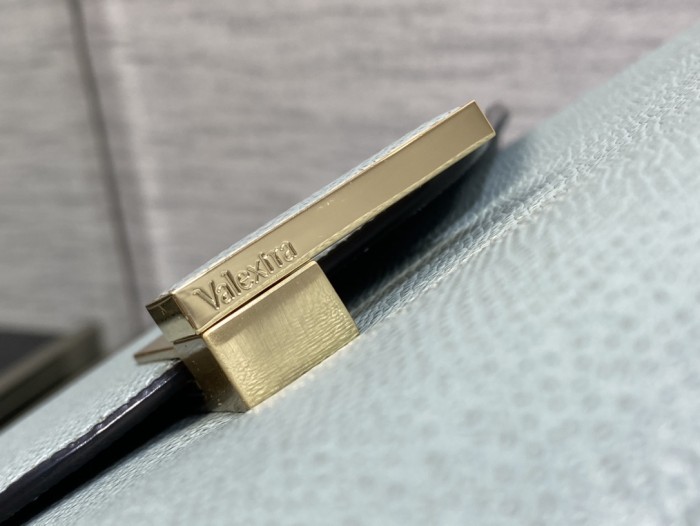 Handbag VALEXTRA size 𝟐𝟔*𝟐𝟎*𝟏𝟐 𝐂𝐦