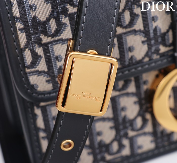 Handbag  Dior size  24*17*8 cm