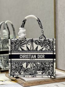 Handbag  Dior 1265  size 26.5×21×14 cm