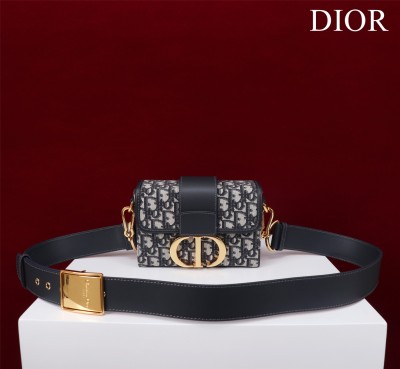 Handbag  Dior  size 18×12×5 cm