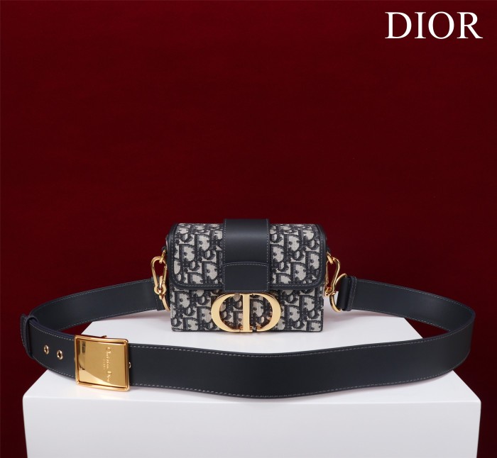 Handbag  Dior  size 18×12×5 cm