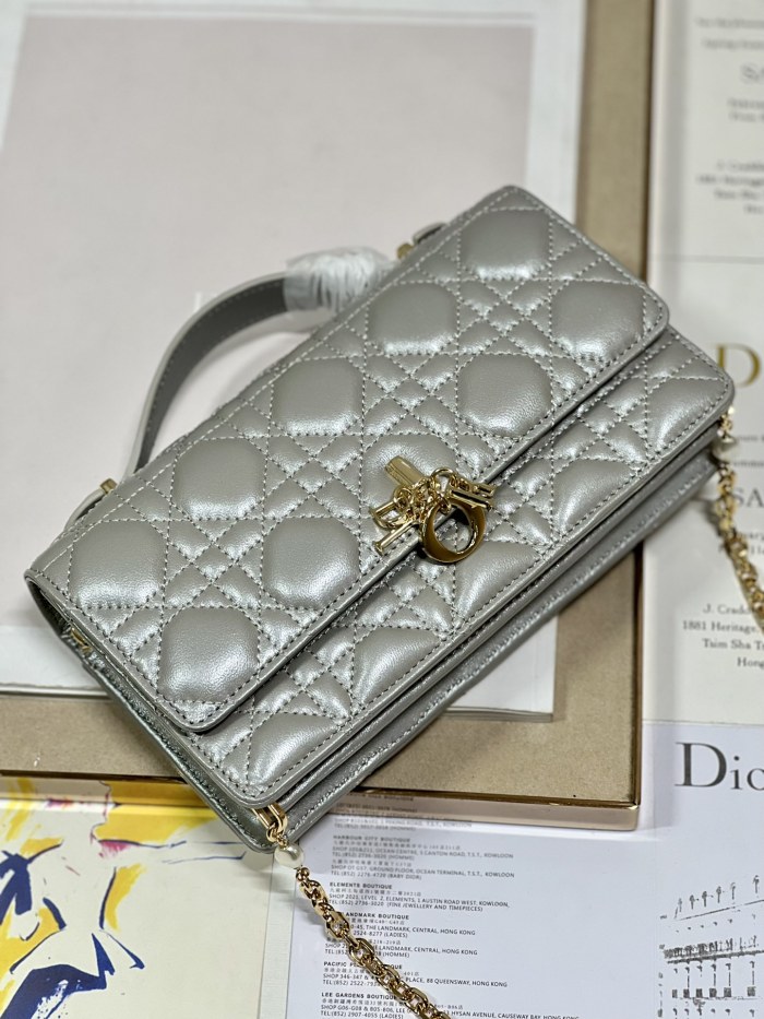 Handbag  Dior 0980 size  21 x 11.5 x 4.5 cm