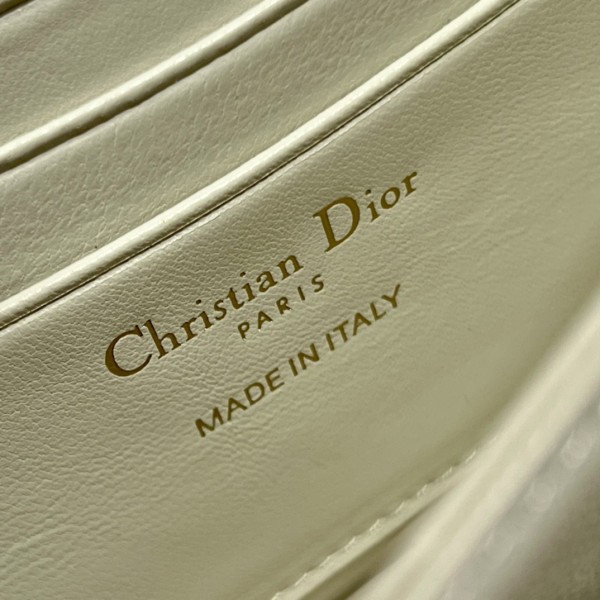 Handbag  Dior  0980  size 21 x 11.5 x 4.5 cm