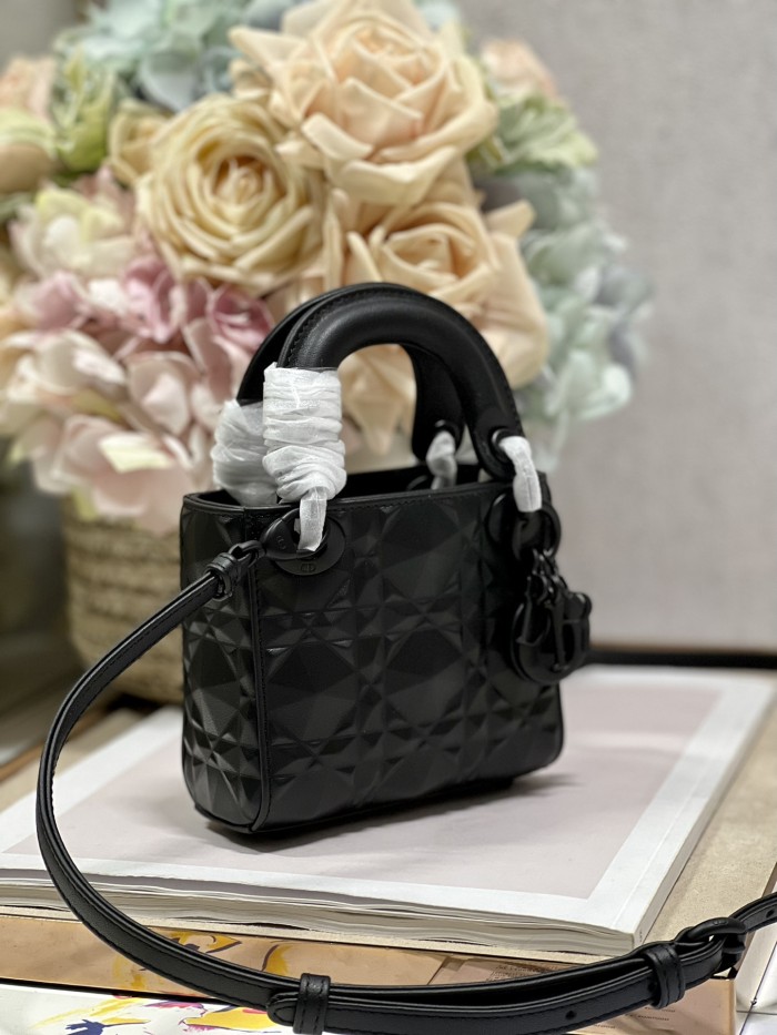 Handbag Dior 9035 size 12×10.2×5 cm 