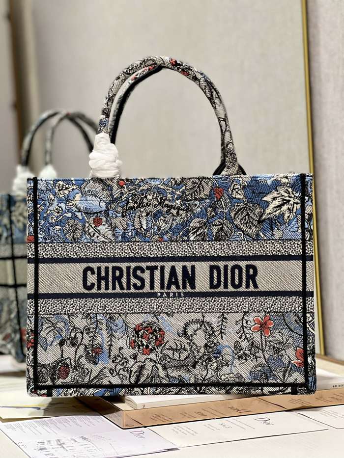  Handbag  Dior 1286 size 36×28 cm 