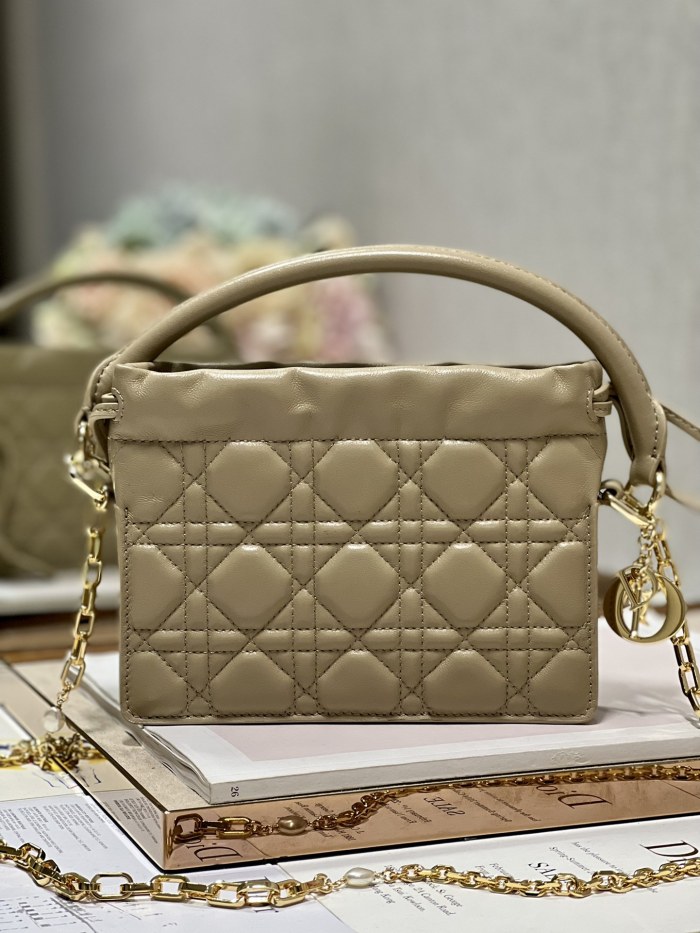 Handbag Dior  0981 size 19 x 13 x 5  cm