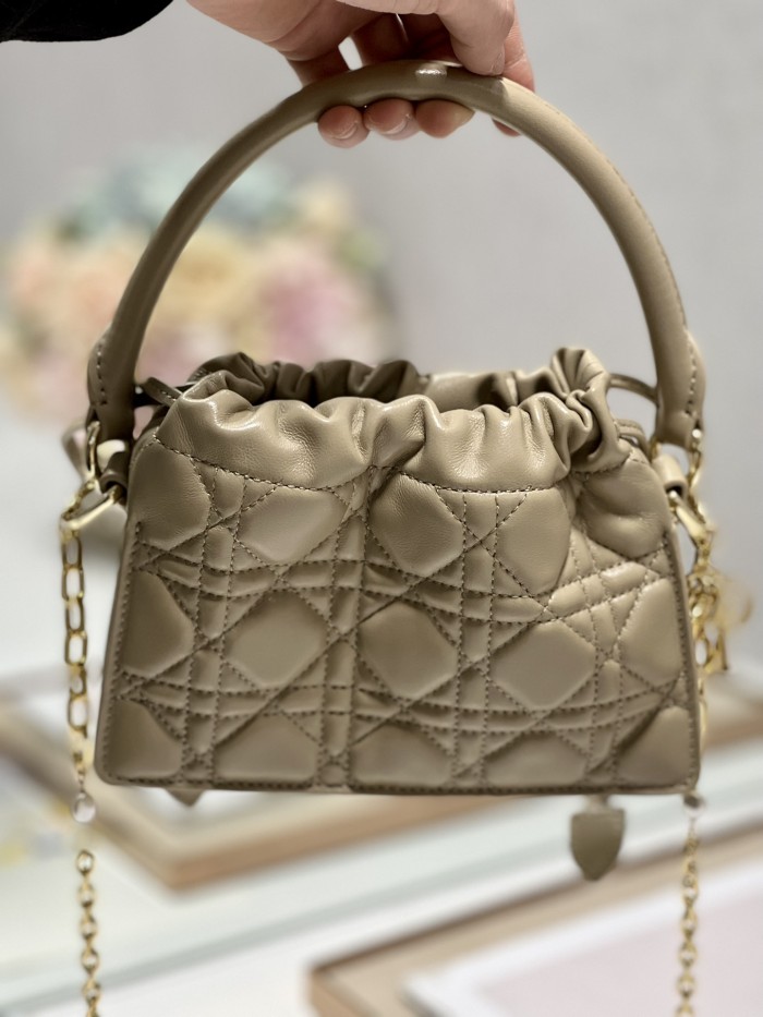 Handbag Dior  0981 size 19 x 13 x 5  cm