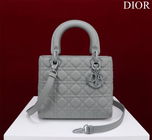 Handbag  Dior  M0565  size 32*24*12 cm