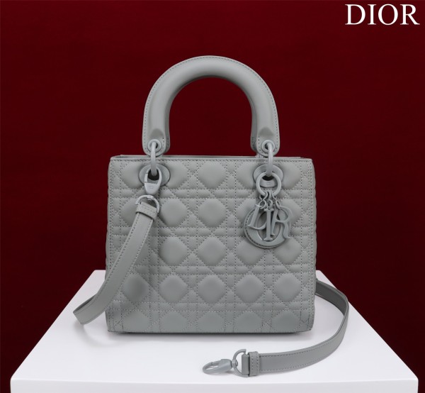 Handbag  Dior  M0565  size 32*24*12 cm