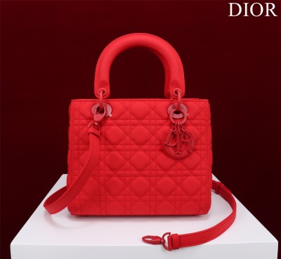 Handbag  Dior M0565 size  32*24*12 cm