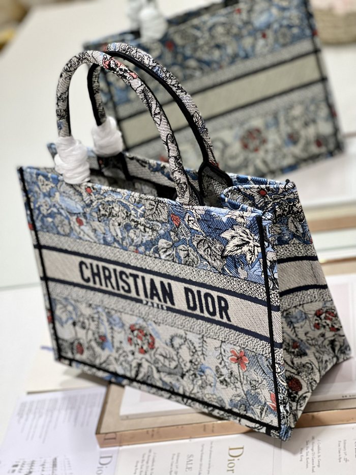 Handbag  Dior 1286 size 36×28 cm 