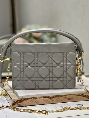 Handbag Dior  0981 size  19 x 13 x 5  cm