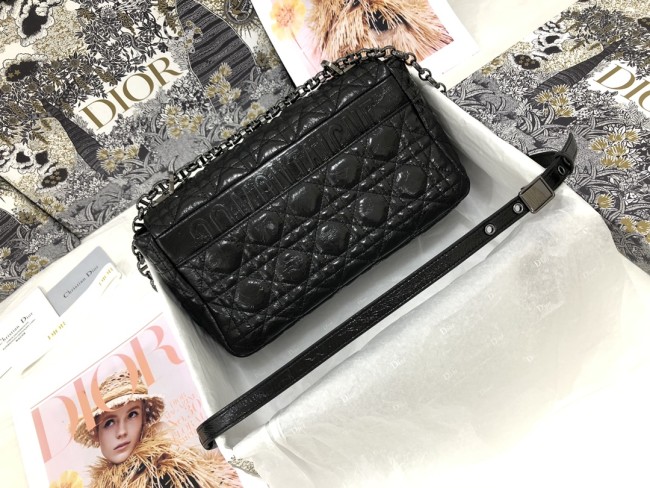 Handbag  Dior  M9242 size 25.5 x 15.5 x 8  cm