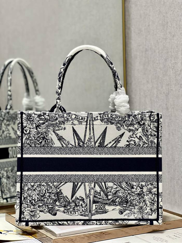 Handbag  Dior 1286  size 36×28 cm