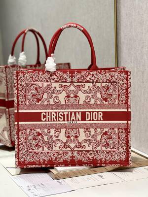  Handbag  Dior  1286 size 42×35×18.5 cm