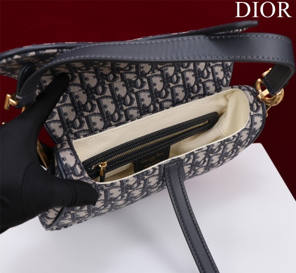 Handbag  Dior M0446 size 19.5*16*6.5 cm