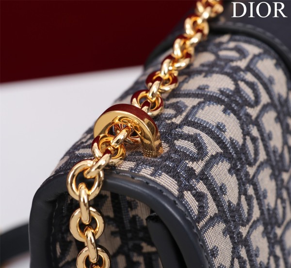 Handbag  Dior size 25x15x8 cm