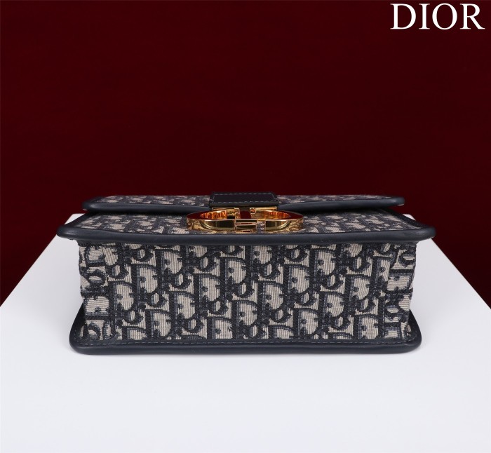 Handbag  Dior size 25x15x8 cm