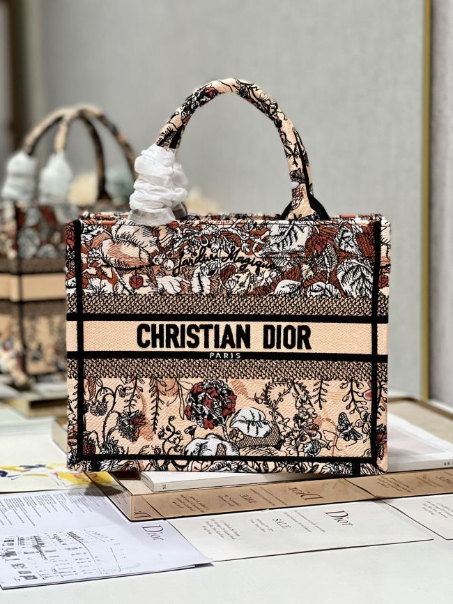 Handbag  Dior 1265 size 26.5×21×14 cm 