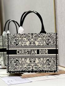  Handbag  Dior 1286 size 36×28 cm 