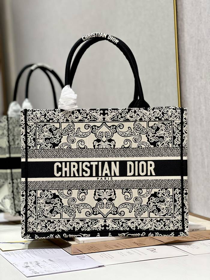  Handbag  Dior 1286 size 36×28 cm