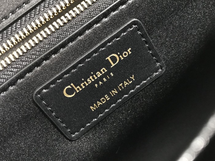  Handbag  Dior  M9203  size  24 x 17 x 8 cm