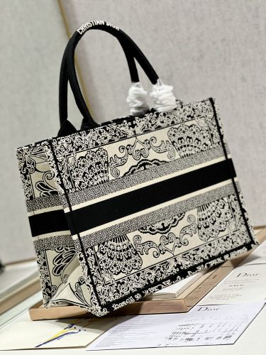  Handbag  Dior 1286 size 36×28 cm