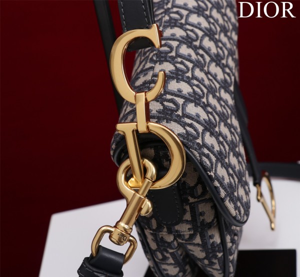 Handbag  Dior M0446 size 19.5*16*6.5 cm