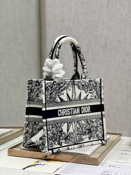 Handbag  Dior 1265  size 26.5×21×14 cm