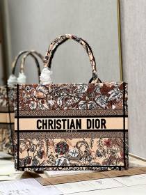  Handbag  Dior  1286  size 36×28 cm