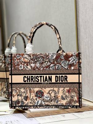  Handbag  Dior  1286  size 36×28 cm