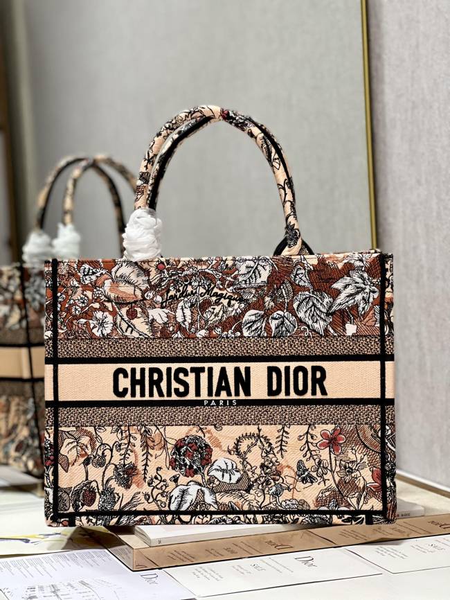  Handbag  Dior  1286  size 36×28 cm