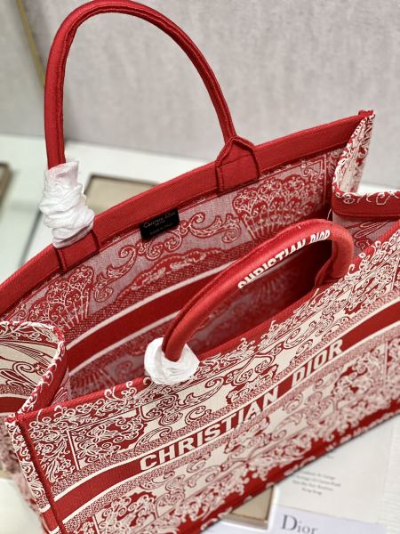  Handbag  Dior  1286 size 42×35×18.5 cm