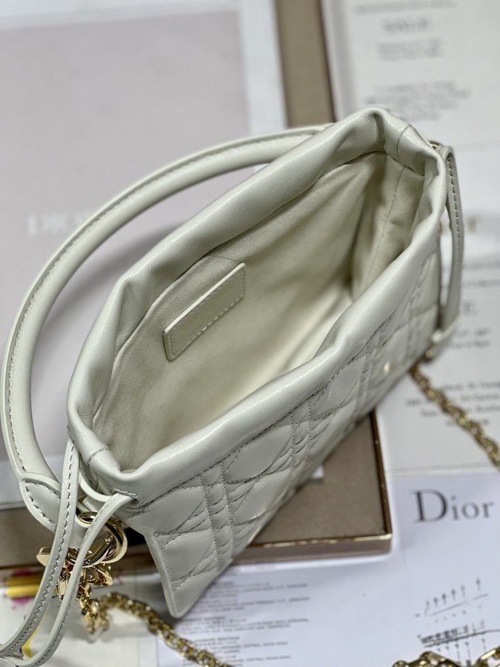 Handbag Dior 0981 size 19 x 13 x 5 cm