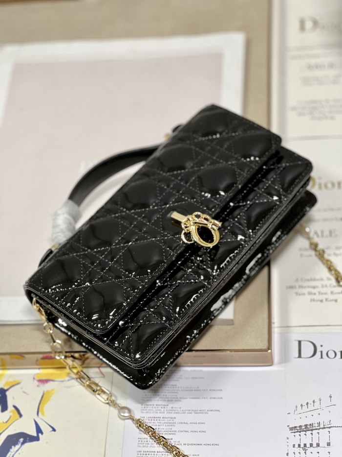 Handbag  Dior  0980 size 21 x 11.5 x 4.5 cm