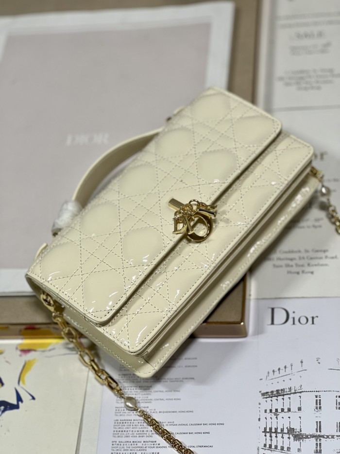 Handbag  Dior  0980  size 21 x 11.5 x 4.5 cm