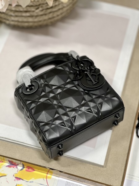 Handbag Dior 9035 size 12×10.2×5 cm 