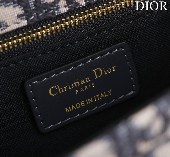 Handbag  Dior size  24*17*8 cm