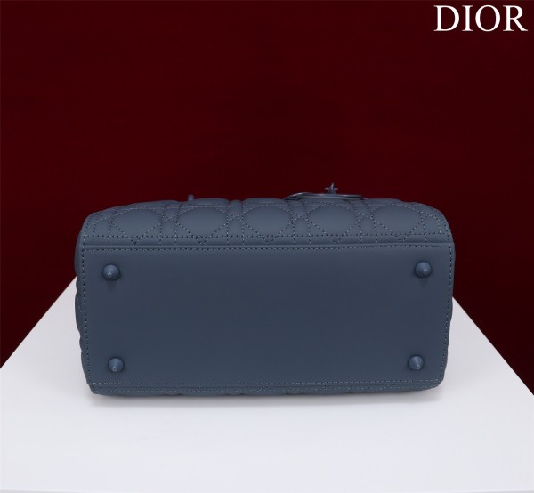 Handbag  Dior  M0565 size  32*24*12 cm