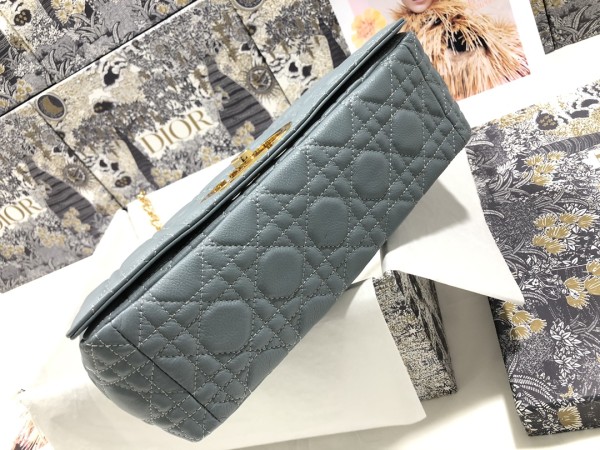 Handbag  Dior  M9243 size 28*17*9  cm