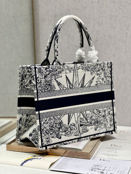 Handbag  Dior 1286  size 36×28 cm