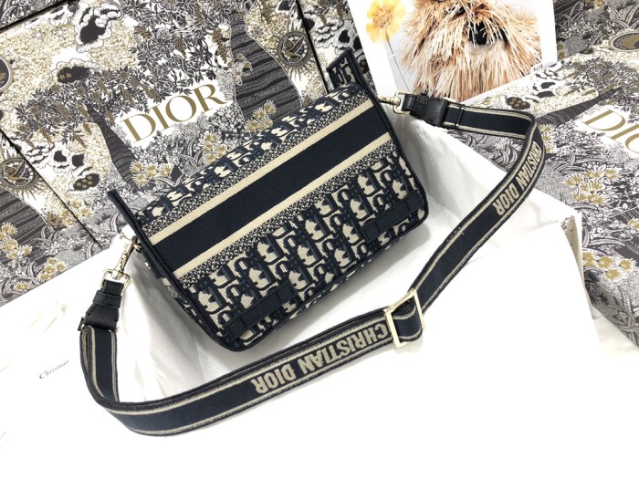 Handbag  Dior M1241 size 23 x 15 x 8  cm