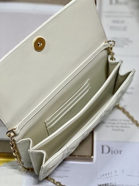 Handbag  Dior 0980 size 21 x 11.5 x 4.5 cm