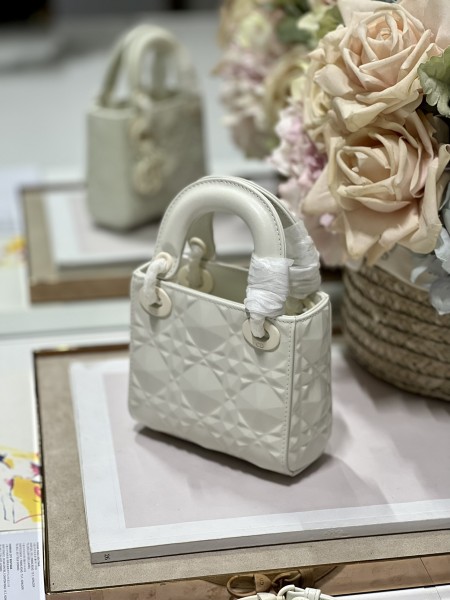 Handbag Dior 9035 size 12×10.2×5 cm 