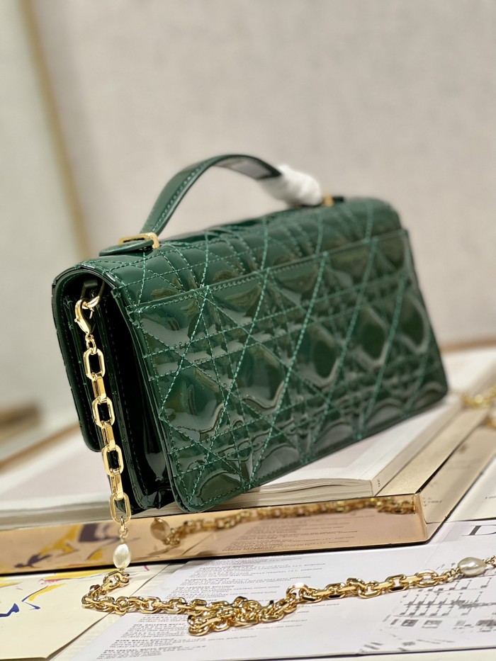 Handbag  Dior  0980 size 21 x 11.5 x 4.5 cm