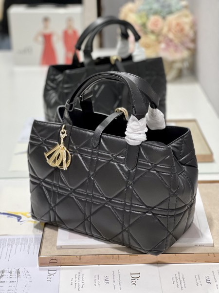 Handbag  Dior 1188 size  30×36×15 cm