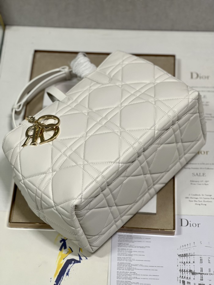 Handbag  Dior 1188  size 30×36×15 cm